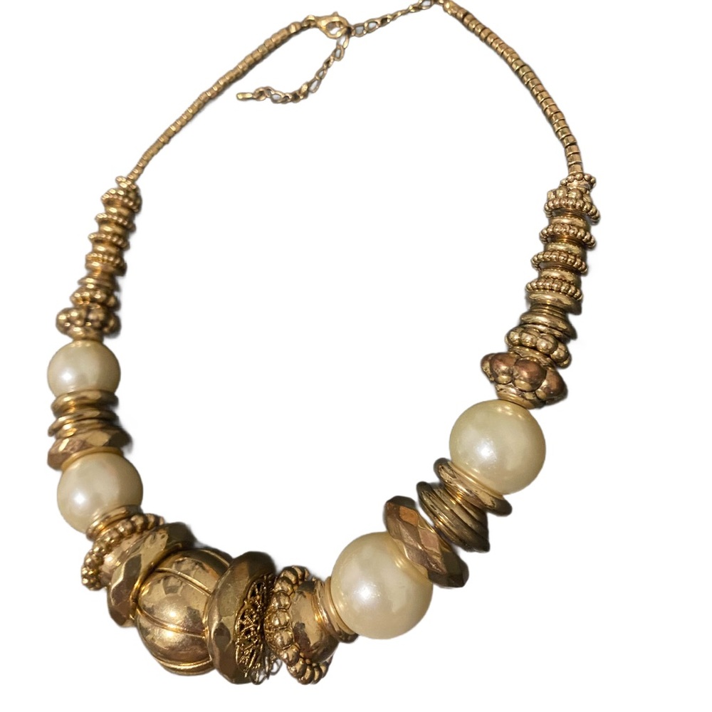 Vintage Elegant Goldtone and faux pearl  Beaded Necklace